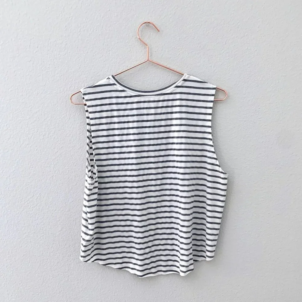 GapFit Breathe Crop Pocket Muscle Tank White Grey Stripe Size Medium - Picture 3 of 5